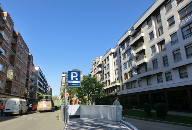 Andrade apuesta por crear un parking subterráneo de 200 plazas en la calle Mayor de Las Arenas