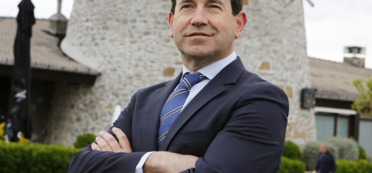 Eduardo Andrade se presenta a la alcaldía confiando en el posible cambio en Getxo