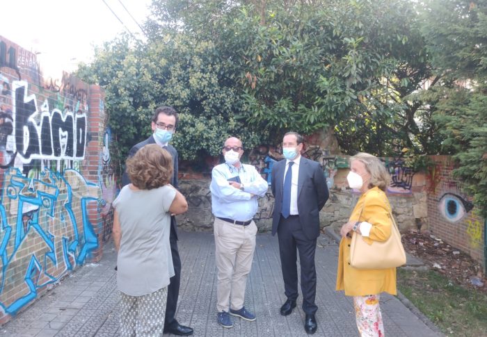 El PP denuncia el abandono de la calle Cristóbal Colón de Neguri convertida en foco de botellones y venta de estupefacientes