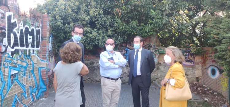 El PP denuncia el abandono de la calle Cristóbal Colón de Neguri convertida en foco de botellones y venta de estupefacientes
