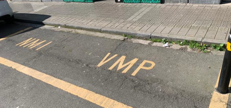 El PP de Getxo propone convertir los parkings de los patinetes eléctricos en aparcamiento para coches o motos